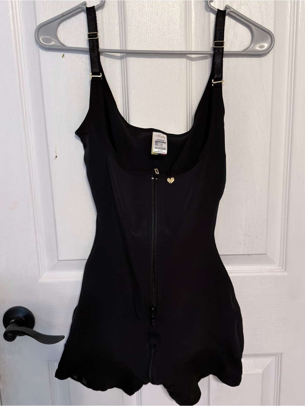 NOELY FAJAS Milenial in size M, color BLACK like new.